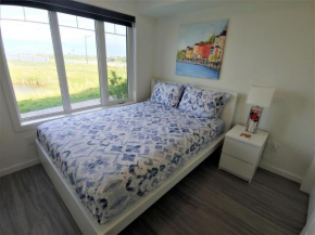 Serene 2 bedroom condo with balcony and lakeview